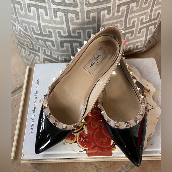 AUTHENTIC VALENTINO ROCKSTUD FLATS. - Picture 1 of 5